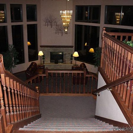 Saratoga Inn & Suites Cannon Falls Beltér fotó